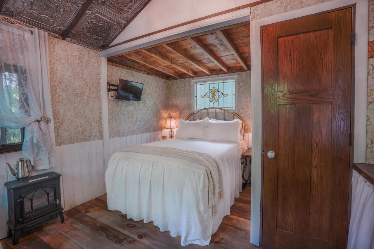 Vintage Wild West Tiny Hotel In The Woods! Pine City Екстер'єр фото