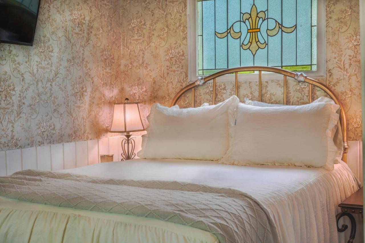 Vintage Wild West Tiny Hotel In The Woods! Pine City Екстер'єр фото