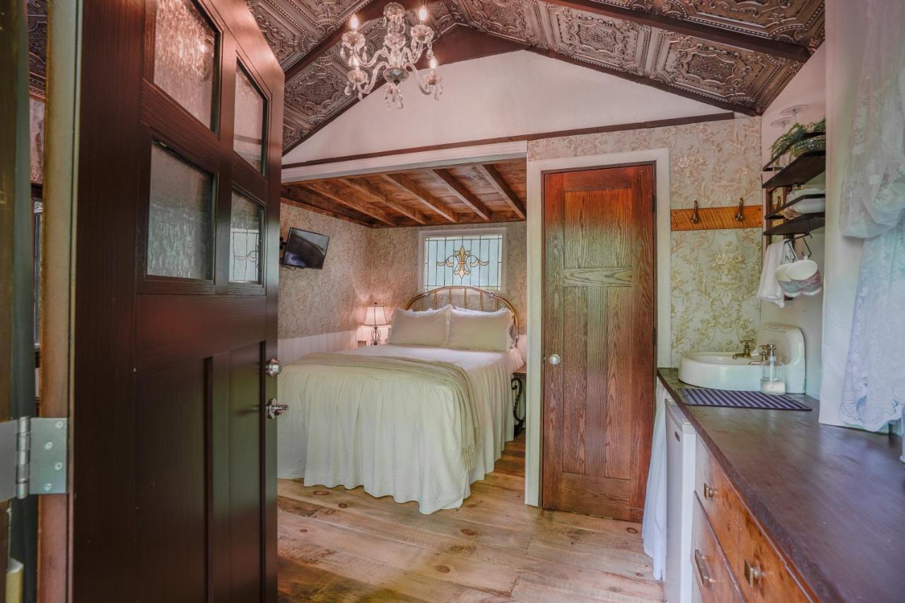 Vintage Wild West Tiny Hotel In The Woods! Pine City Екстер'єр фото